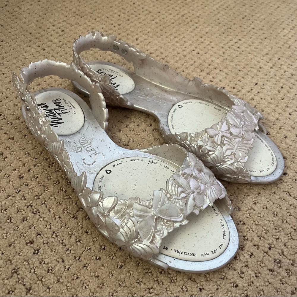 Sunies Natural Fibers Opal Grey Butterfly Vegan Coconut Sandals Sz 8.5 M Fairy